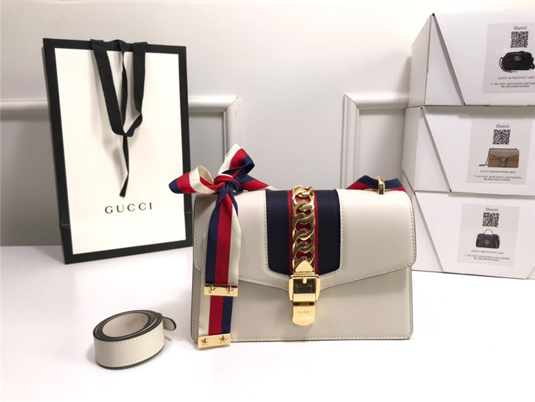 Gucci古驰 421882 白色 Sylvie系列小号肩背包