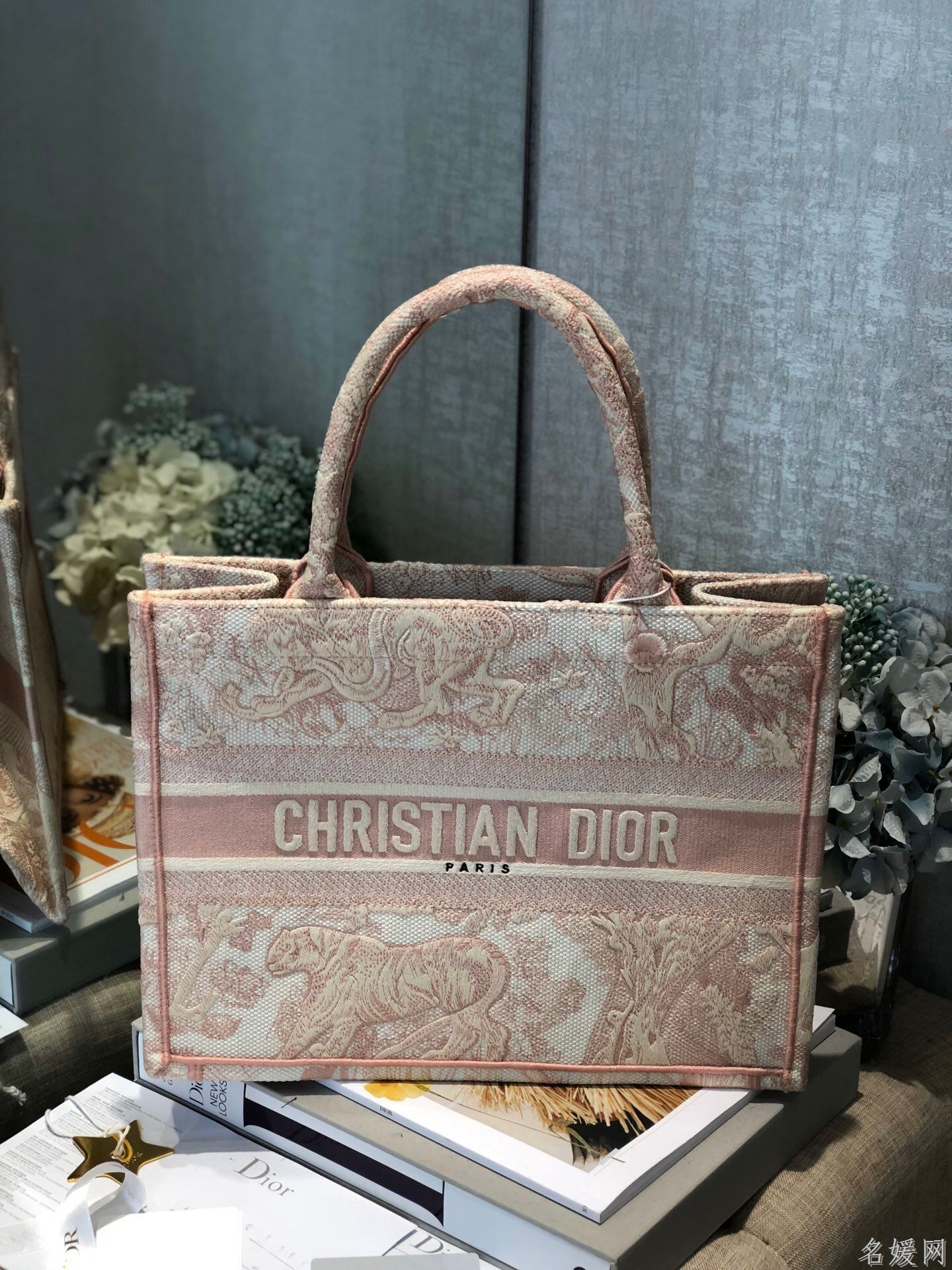 Dior/迪奥 M1296ZTDT 小号粉色茹伊印花Book Tote