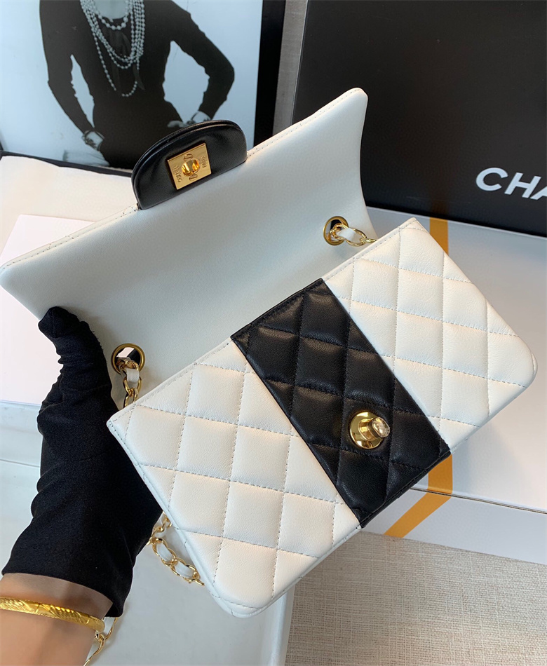 Chanel A69900 B07158 NG565 迷你口盖包