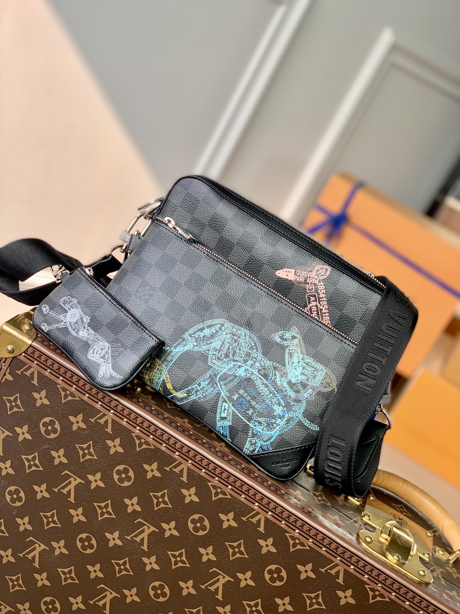 LV N58040 TRIO 野生动物图案邮差包