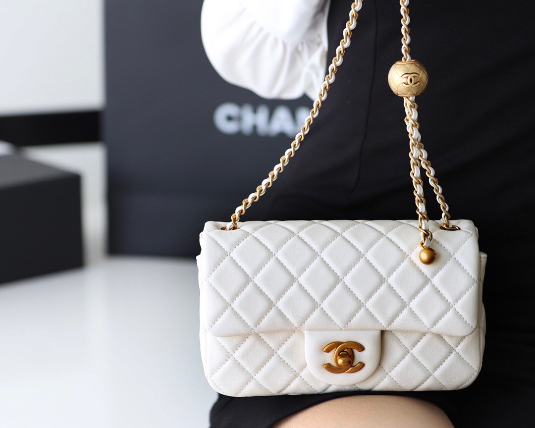 Chanel Flap Bag CF羊皮大Mini金球包 AS1787白色