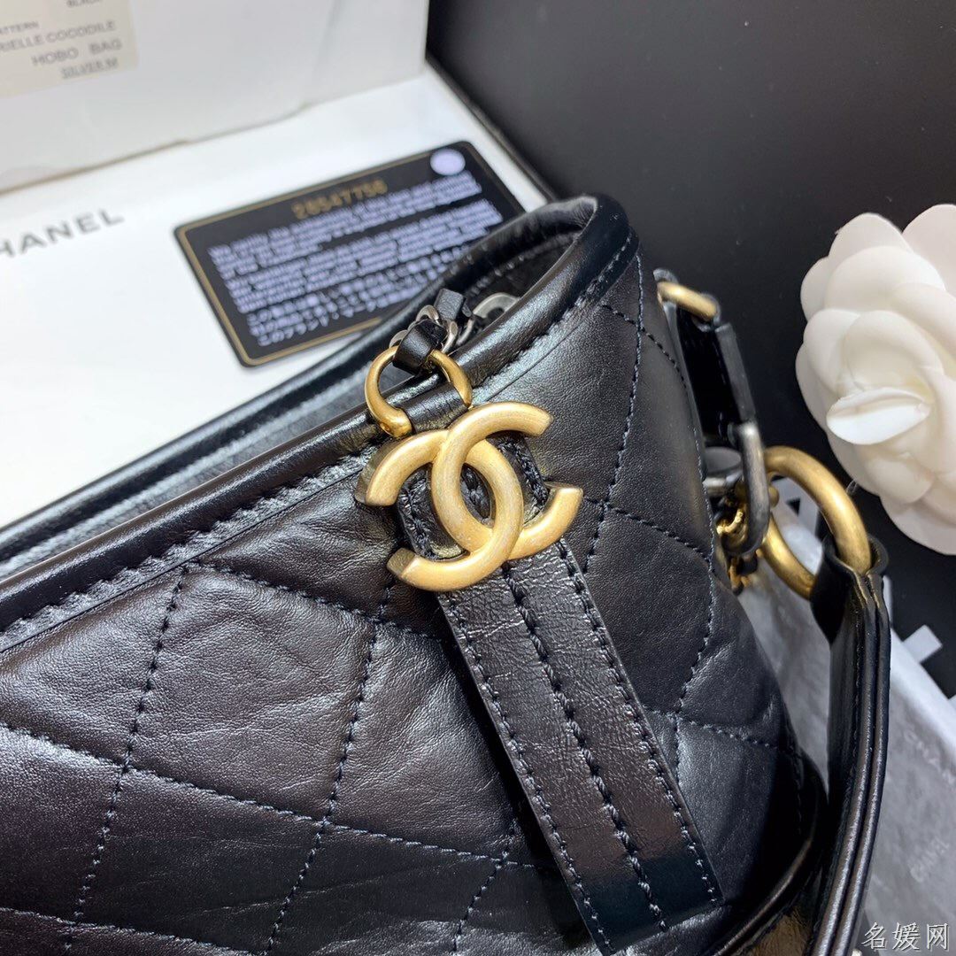 Chanel/香奈儿 AS1582 2020镂空字母中号流浪包