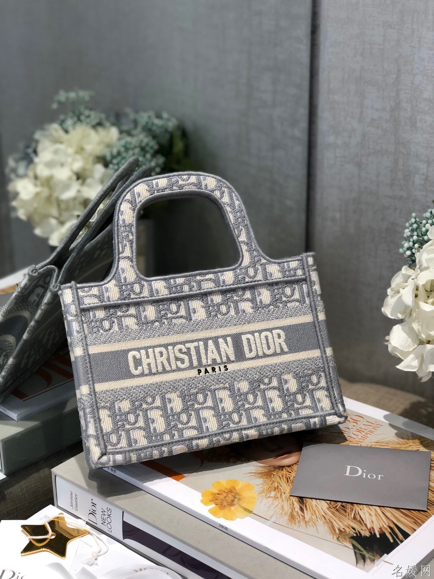 Dior/迪奥 M1271 灰色帆布OBLIQUE图案刺绣BOOK TOTE迷你