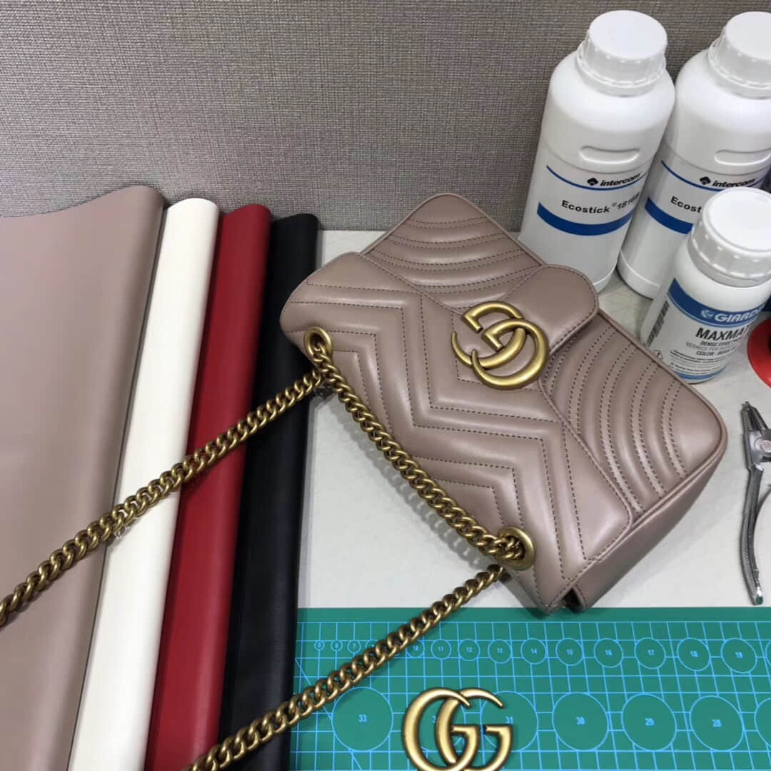 Gucci/古驰 443497 波浪纹绗缝皮革中号单肩斜挎包