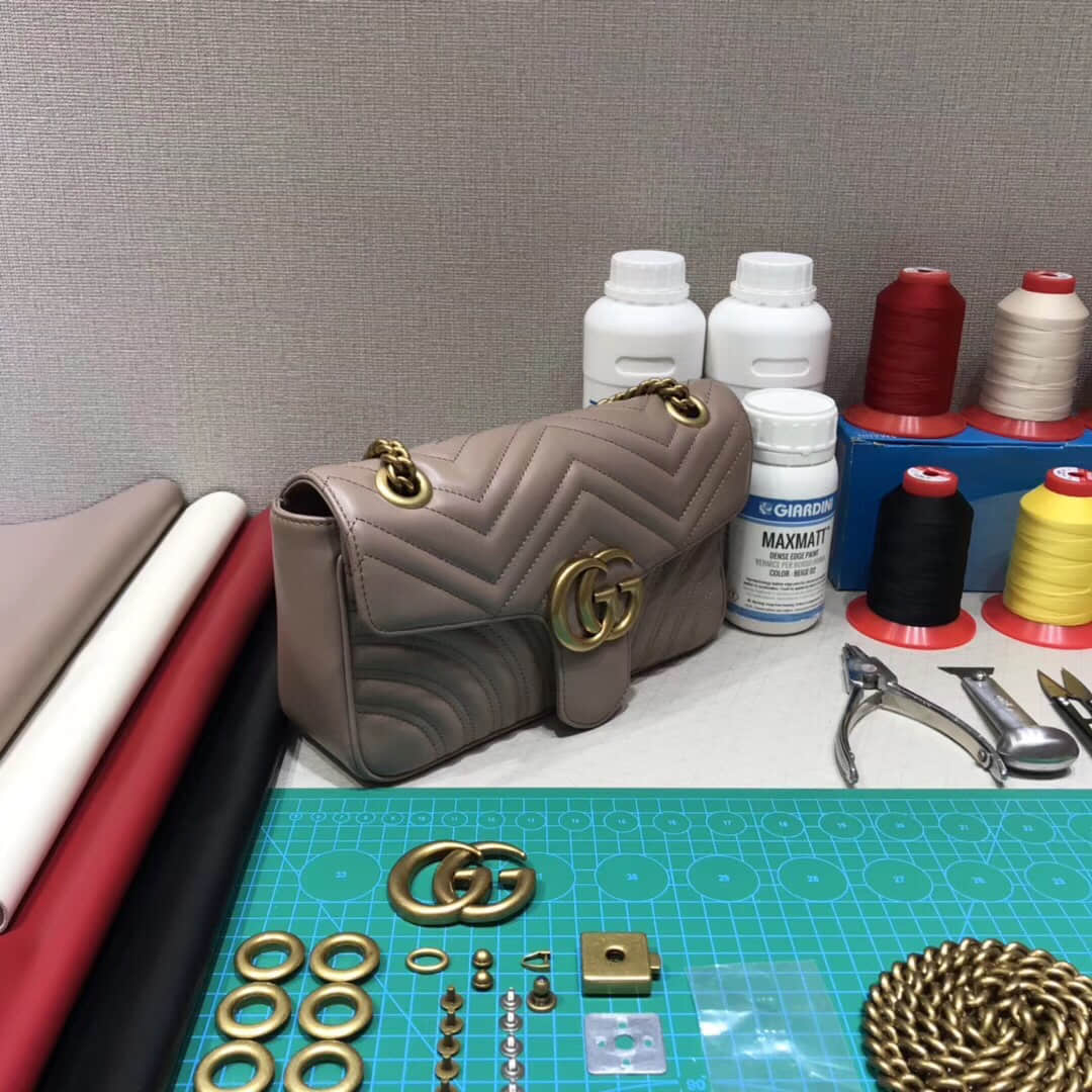 Gucci/古驰 443497 波浪纹绗缝皮革中号单肩斜挎包