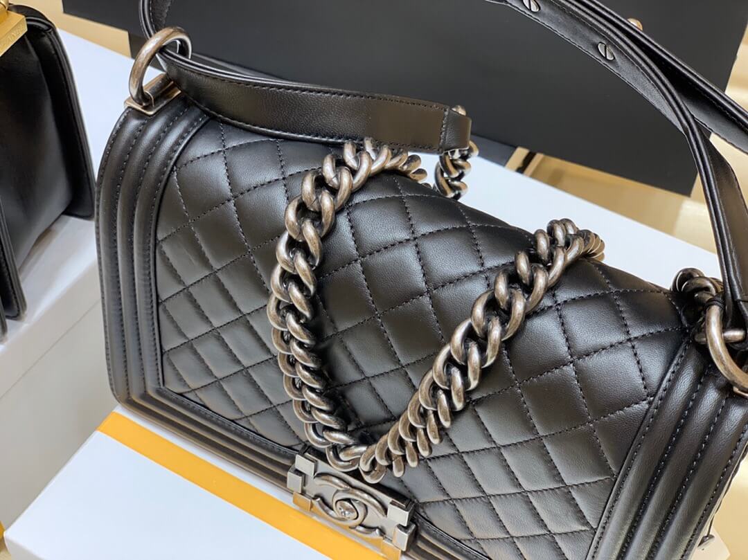 Chanel Leboy 25 A67086黑色羊皮银扣