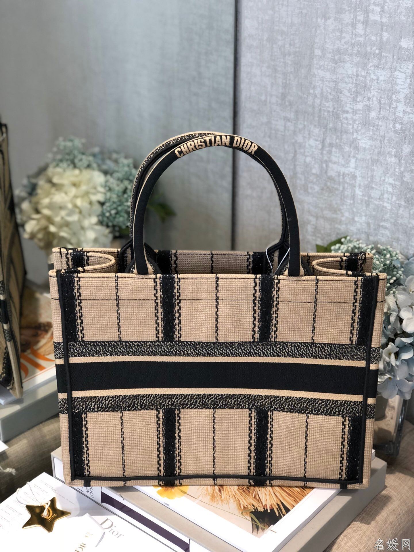 DIOR BOOK TOTE M1296ZRLD 小号黑色米色刺绣