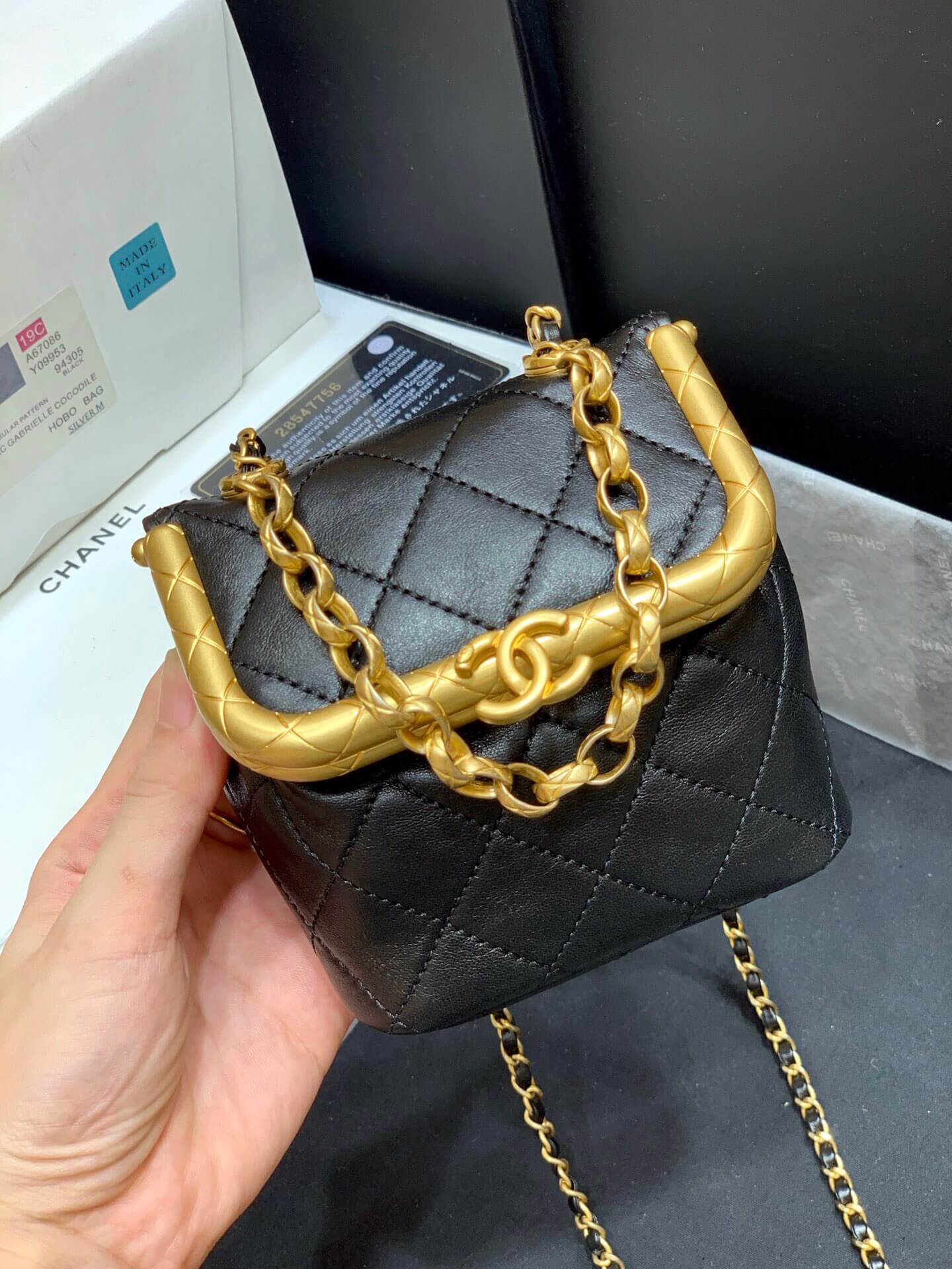 CHANEL 2020早秋高级手工坊系列Kiss Lock Bag AS1885