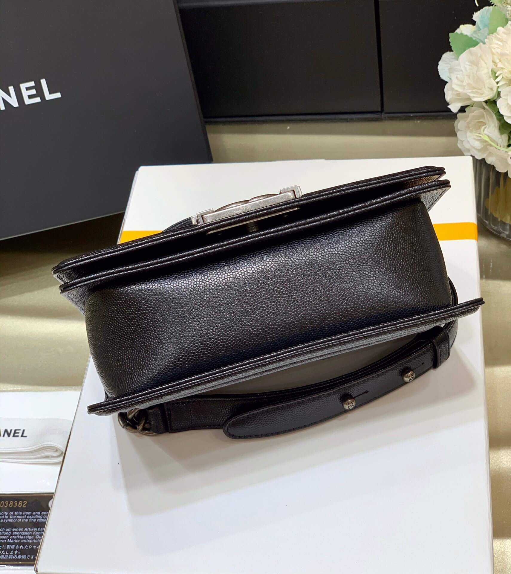 Chanel Leboy 20CM A67085黑色牛皮银扣