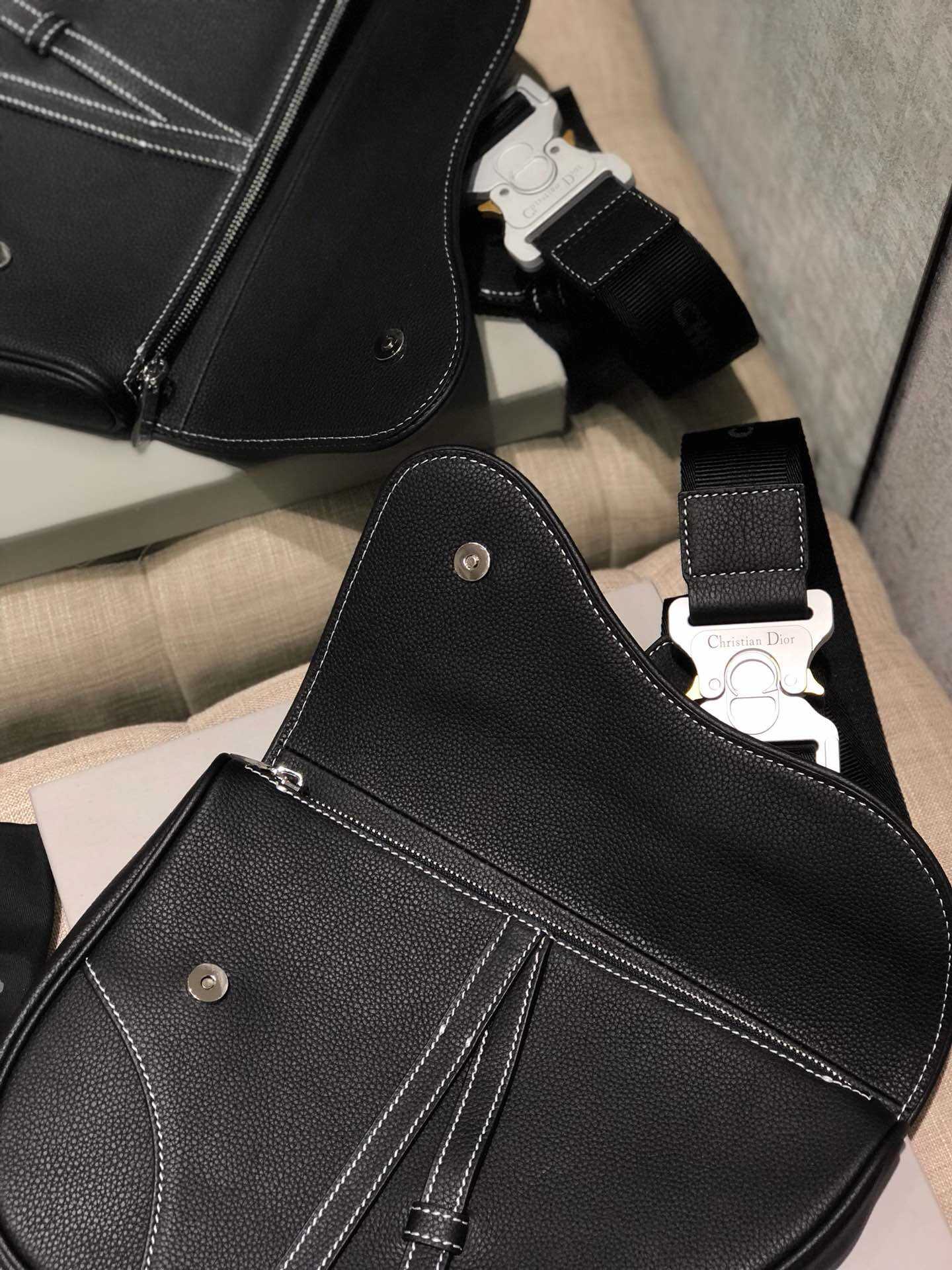 Dior/迪奥 2019新款Homme # Saddle Bag腰包胸包