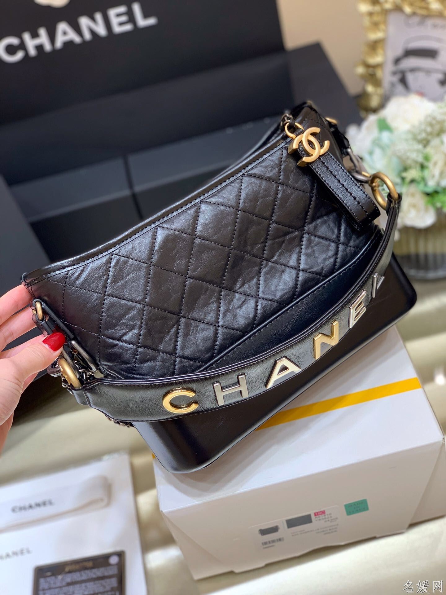 Chanel/香奈儿 AS1582 2020镂空字母中号流浪包