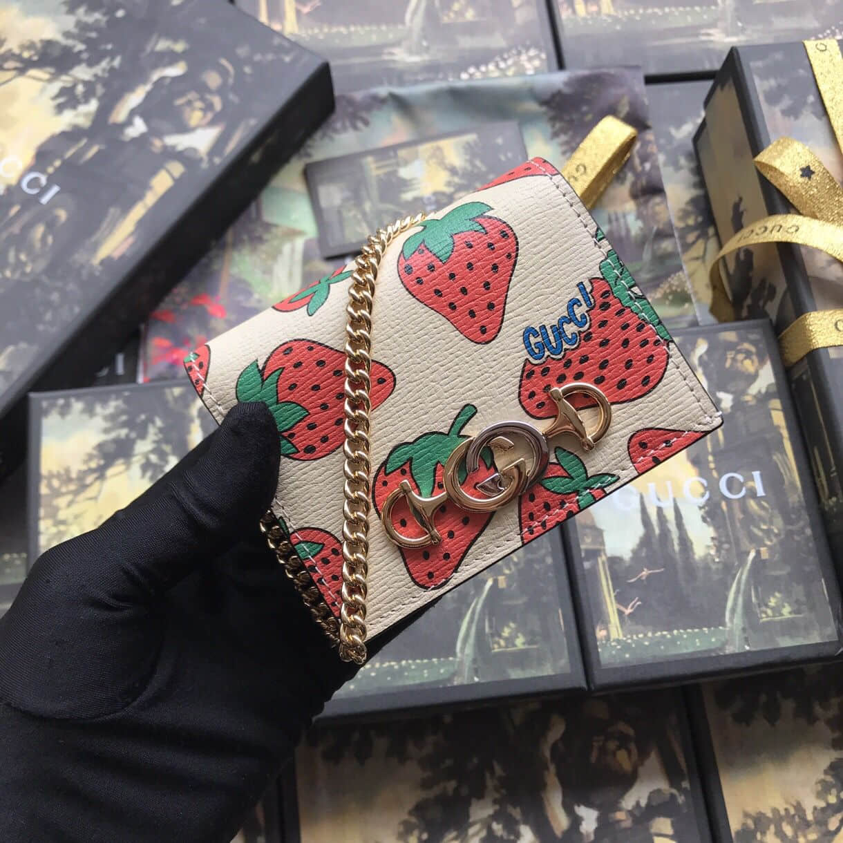 Gucci 570660 08PAX 9036 草莓印花Zumi系列卡包