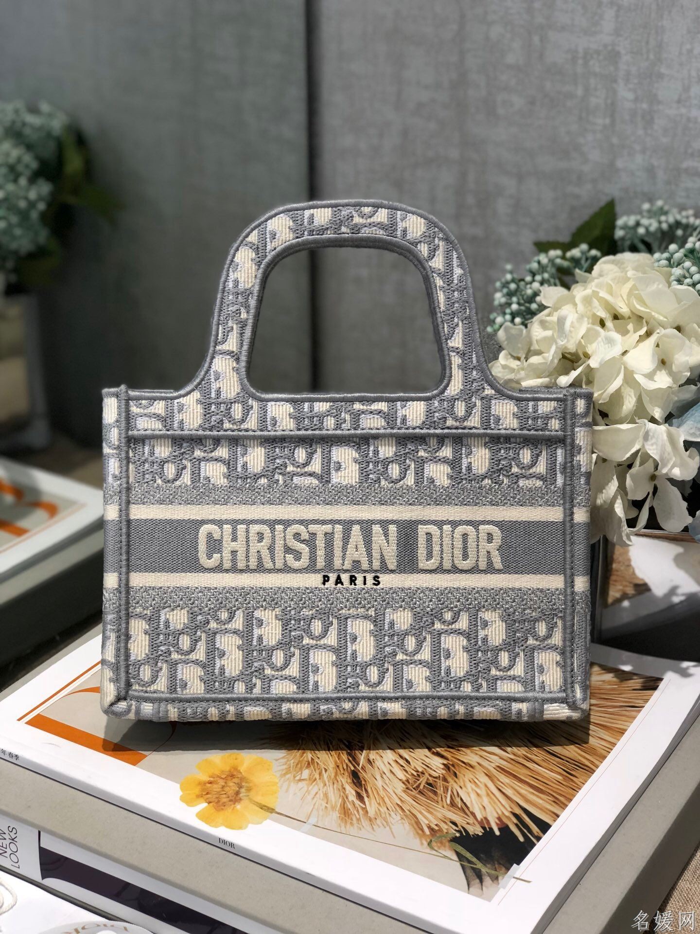 Dior/迪奥 M1271 灰色帆布OBLIQUE图案刺绣BOOK TOTE迷你