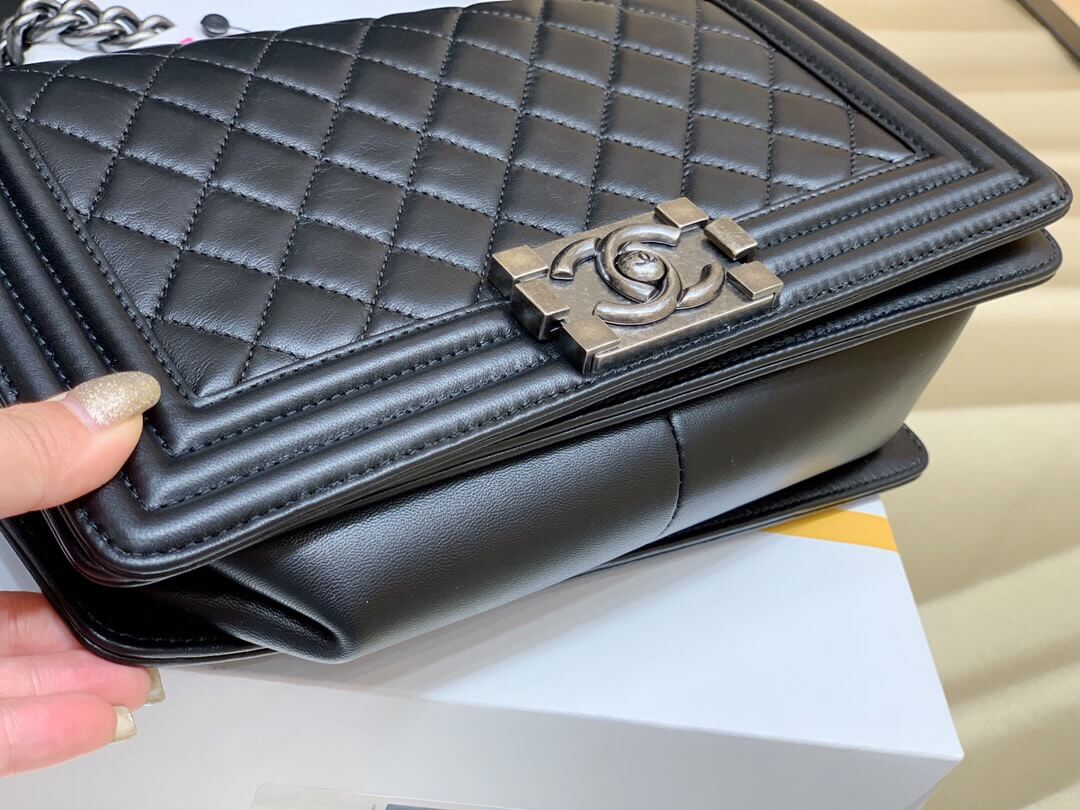 Chanel Leboy 25 A67086黑色羊皮银扣