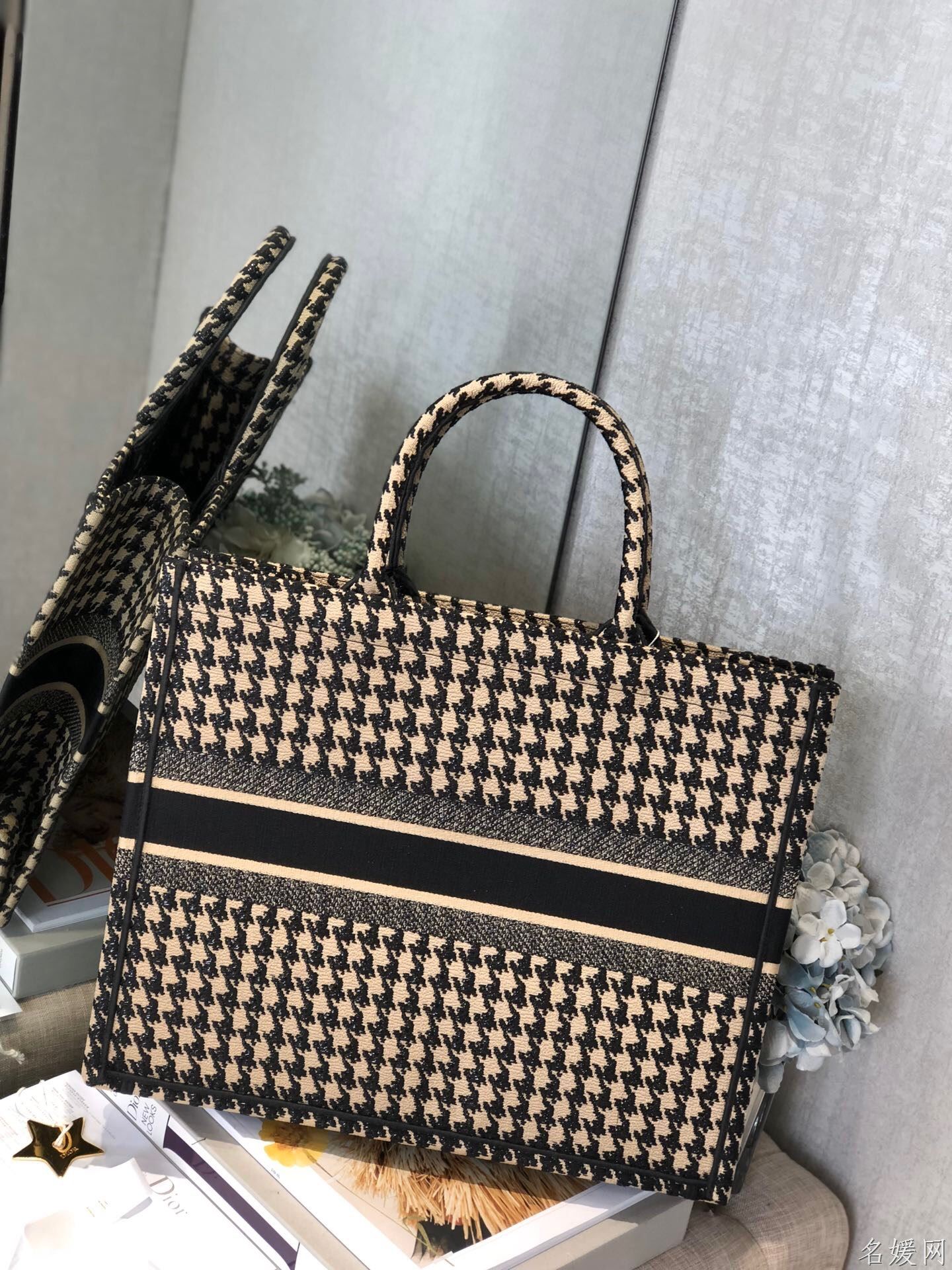 Dior/迪奥 M1286ZRFP 米色千鸟格纹刺绣Book Tote