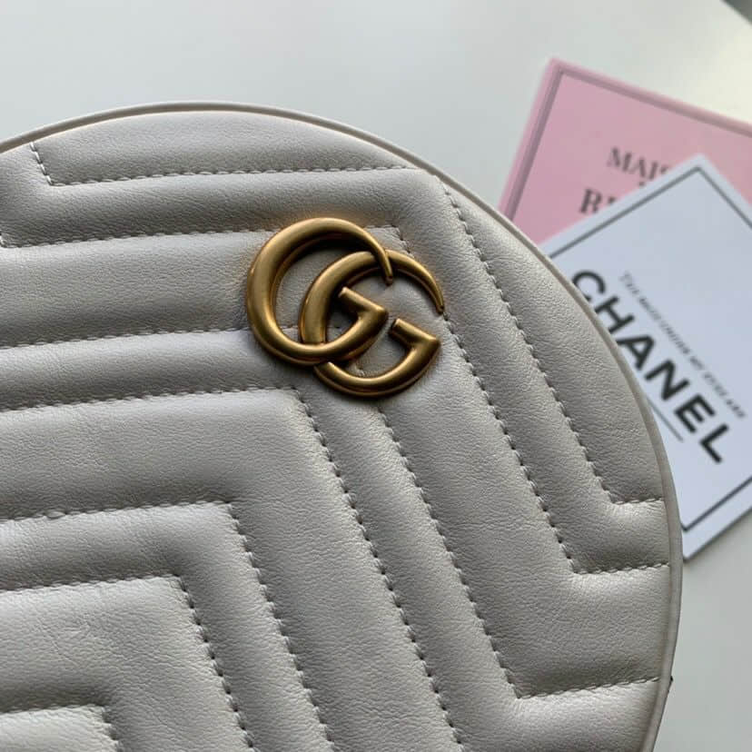 Gucci/古驰 550154 GG Marmont系列全皮圆形迷你肩背包