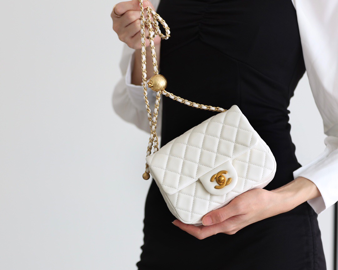 Chanel Flap Bag CF Mini羊皮方胖子金球包 AS1786白色