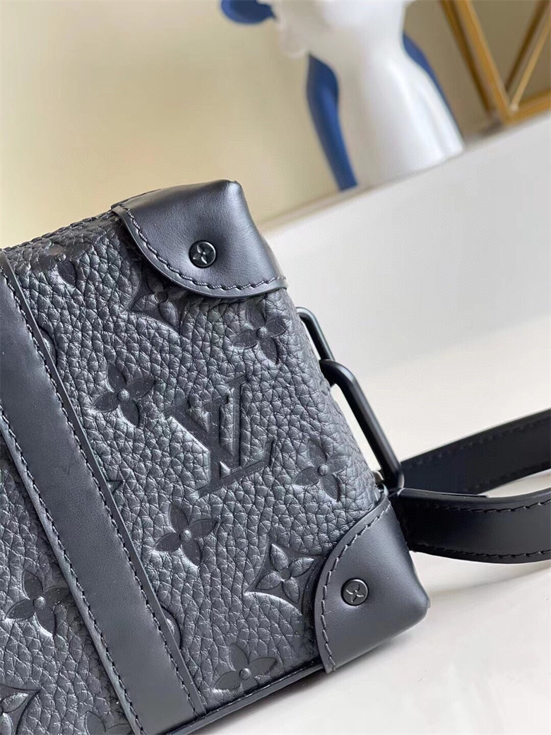 LV M80224 SOFT TRUNK WALLET 手袋