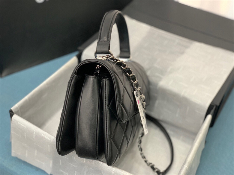 Chanel A92236 Y60767 94305 口盖包配以手柄