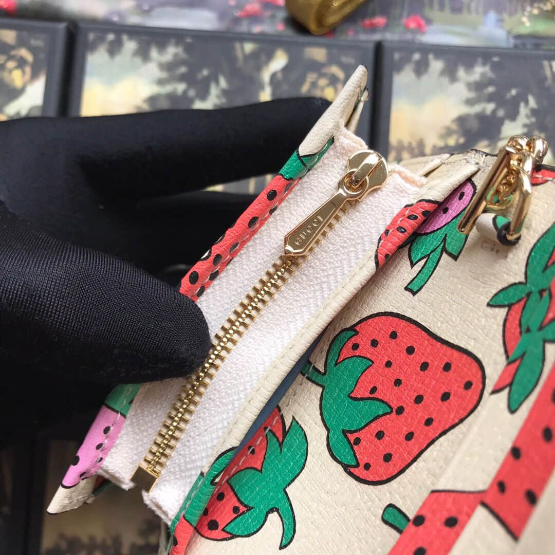 Gucci 570660 08PAX 9036 草莓印花Zumi系列卡包
