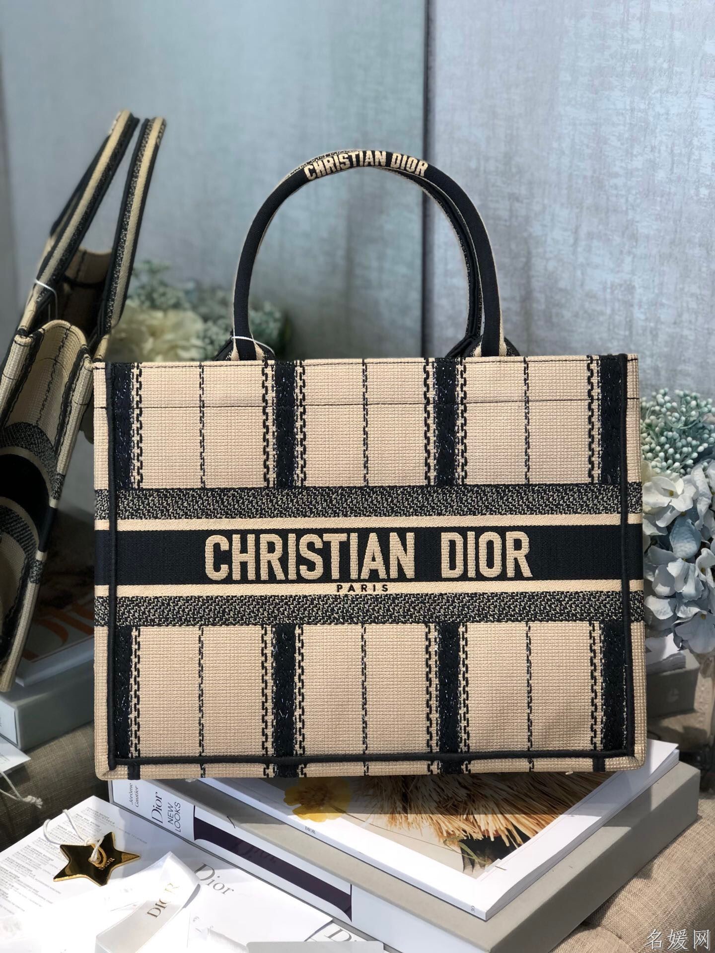 DIOR BOOK TOTE M1296ZRLD 小号黑色米色刺绣