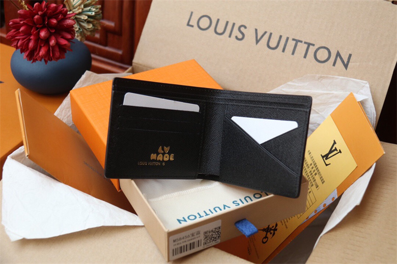 LV M81108 Nigo MULTIPLE 钱夹