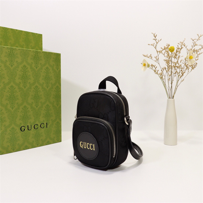 Gucci 643882 H9HLN 1000 Off The Grid系列迷你手袋