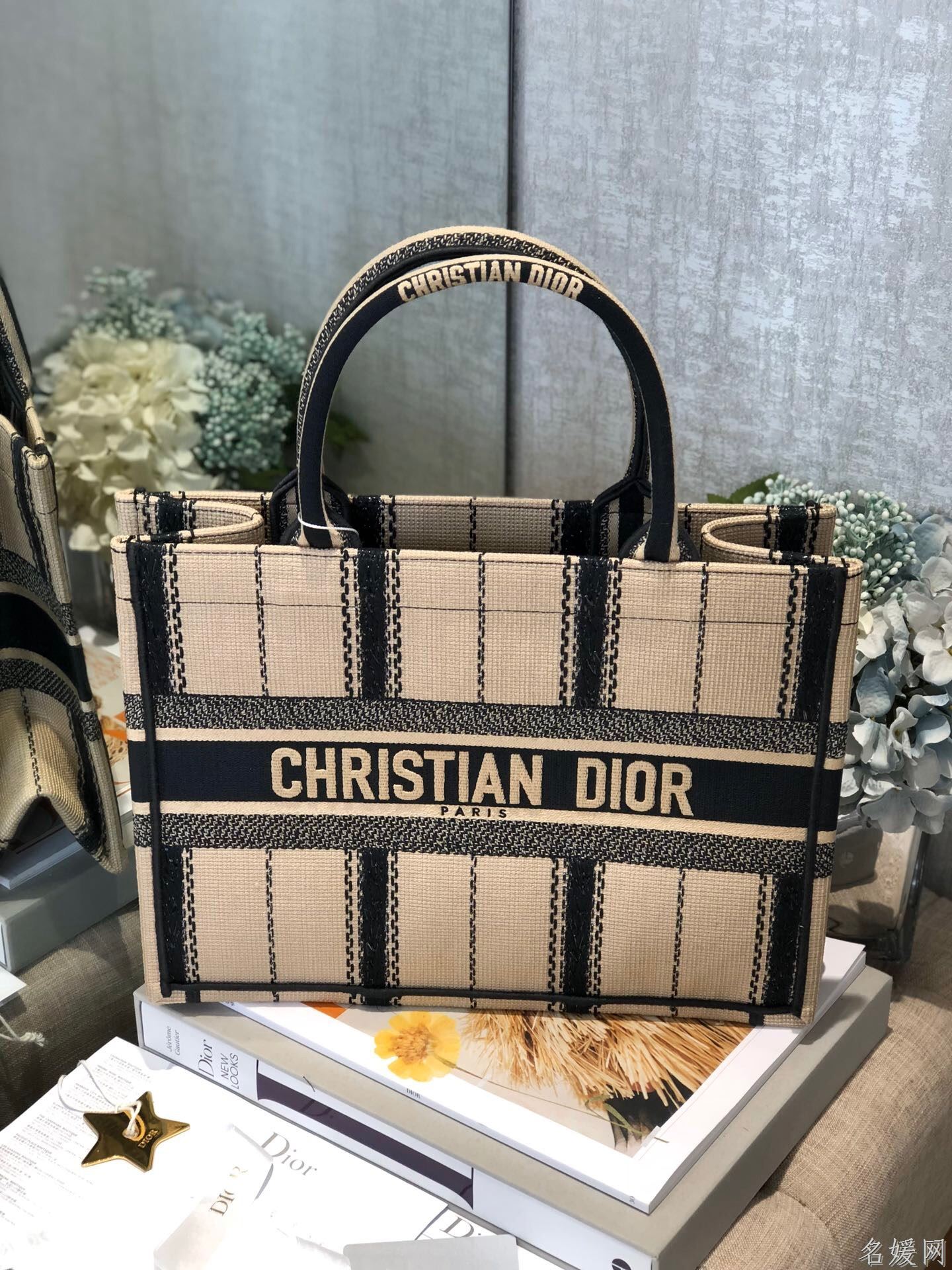 DIOR BOOK TOTE M1296ZRLD 小号黑色米色刺绣