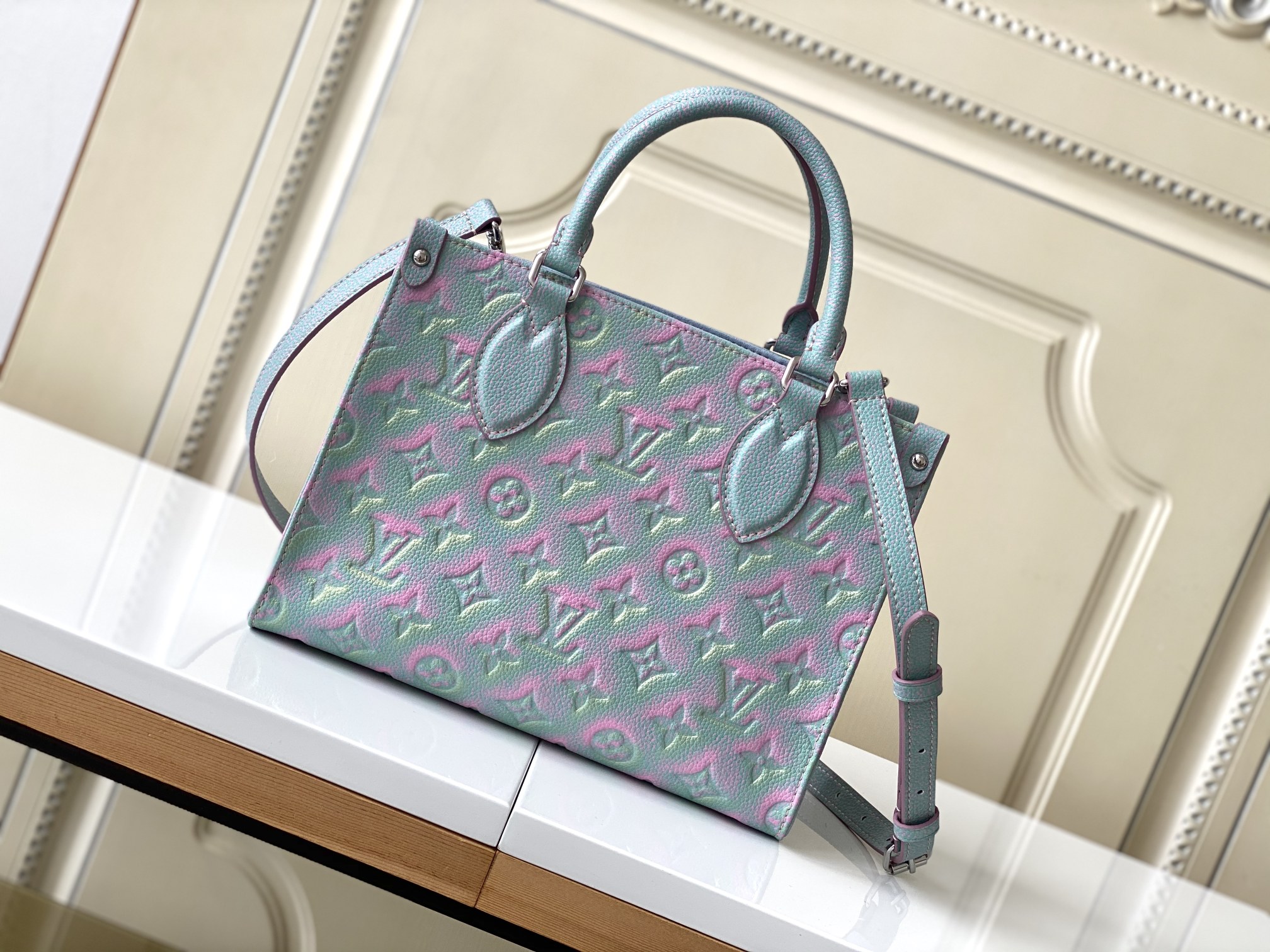 LV M46067 ONTHEGO 小号手袋