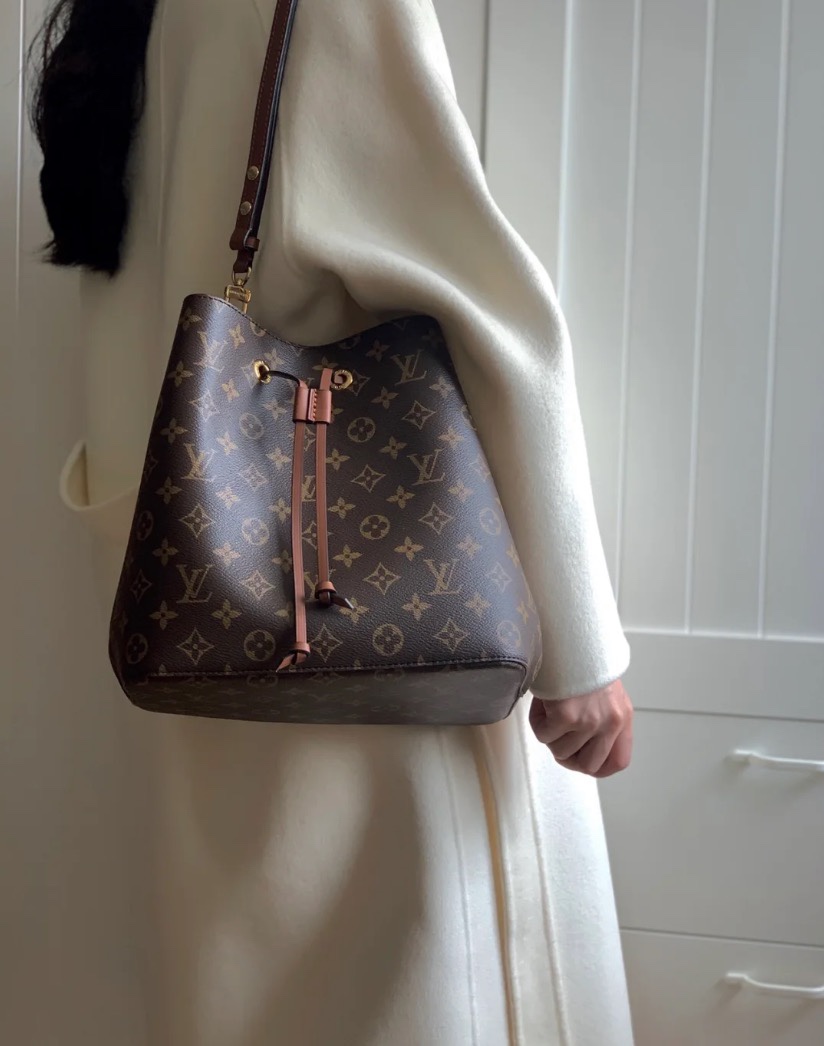 lv M44022 NÉONOÉ 中号手袋