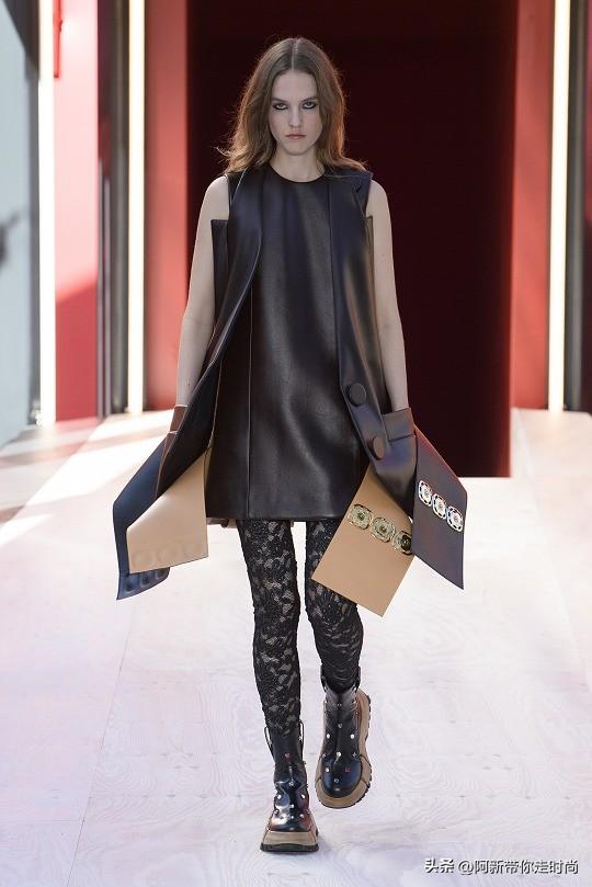 新包 | Louis Vuitton 2023春夏女装秀新包预览：重塑比例超大金属件