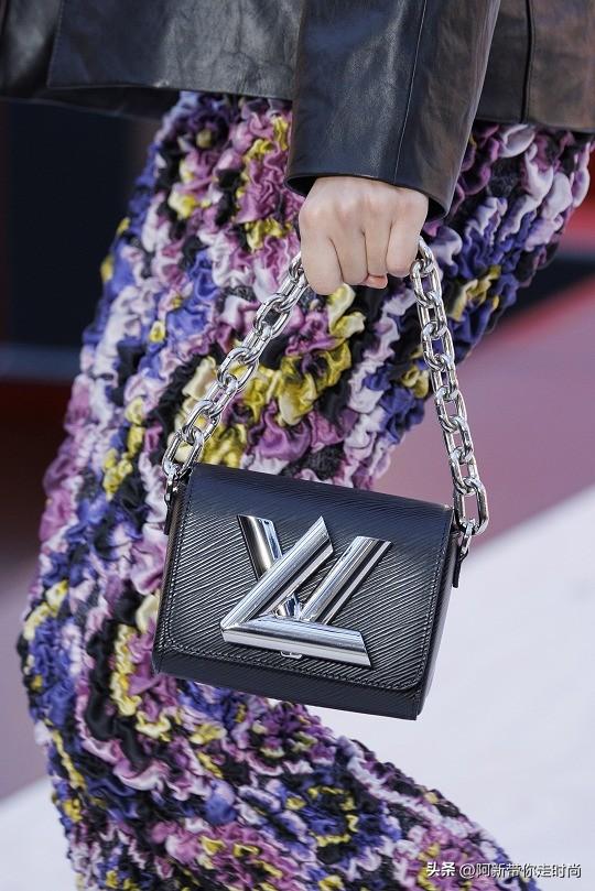 新包 | Louis Vuitton 2023春夏女装秀新包预览：重塑比例超大金属件