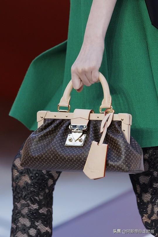 新包 | Louis Vuitton 2023春夏女装秀新包预览：重塑比例超大金属件