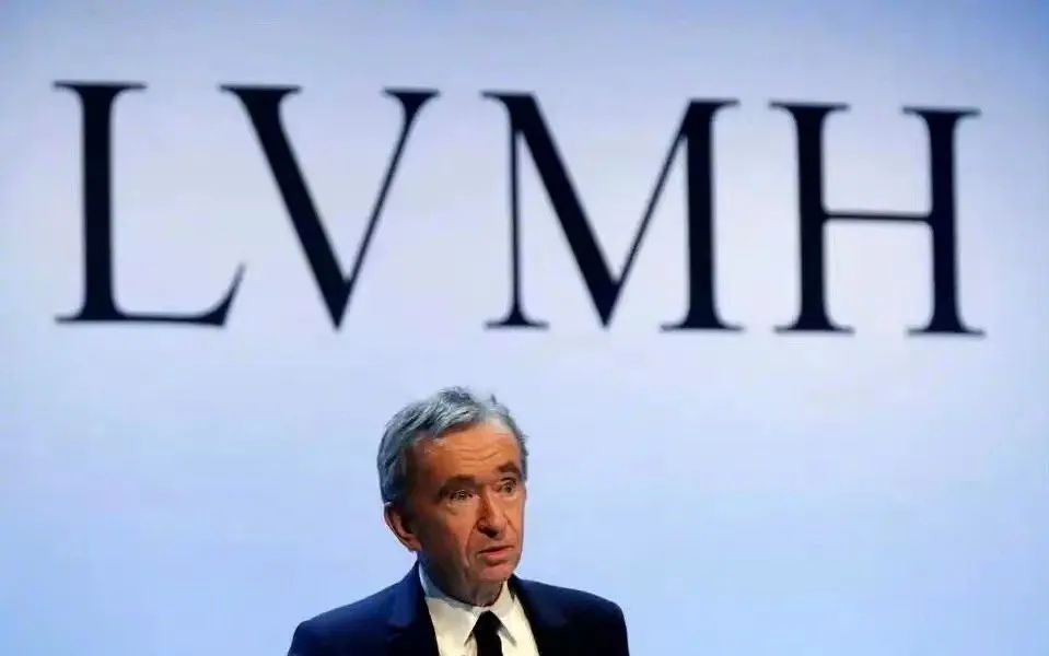 2023.02.01快报 | LVMH表示抵制全球代购行为；Prada集团推出环礁湖幼儿园项目；Valentino回收再利用秀场道具