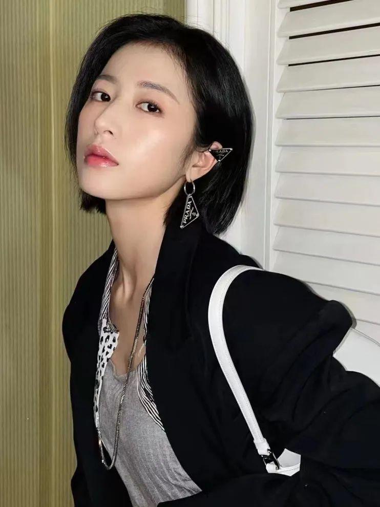 Prada三角包为啥这么火？测评完算是明白了！