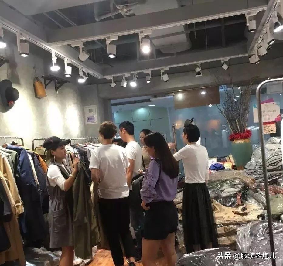 服装店货源哪里进货比较便宜？搜档网总结了些女装进货技巧