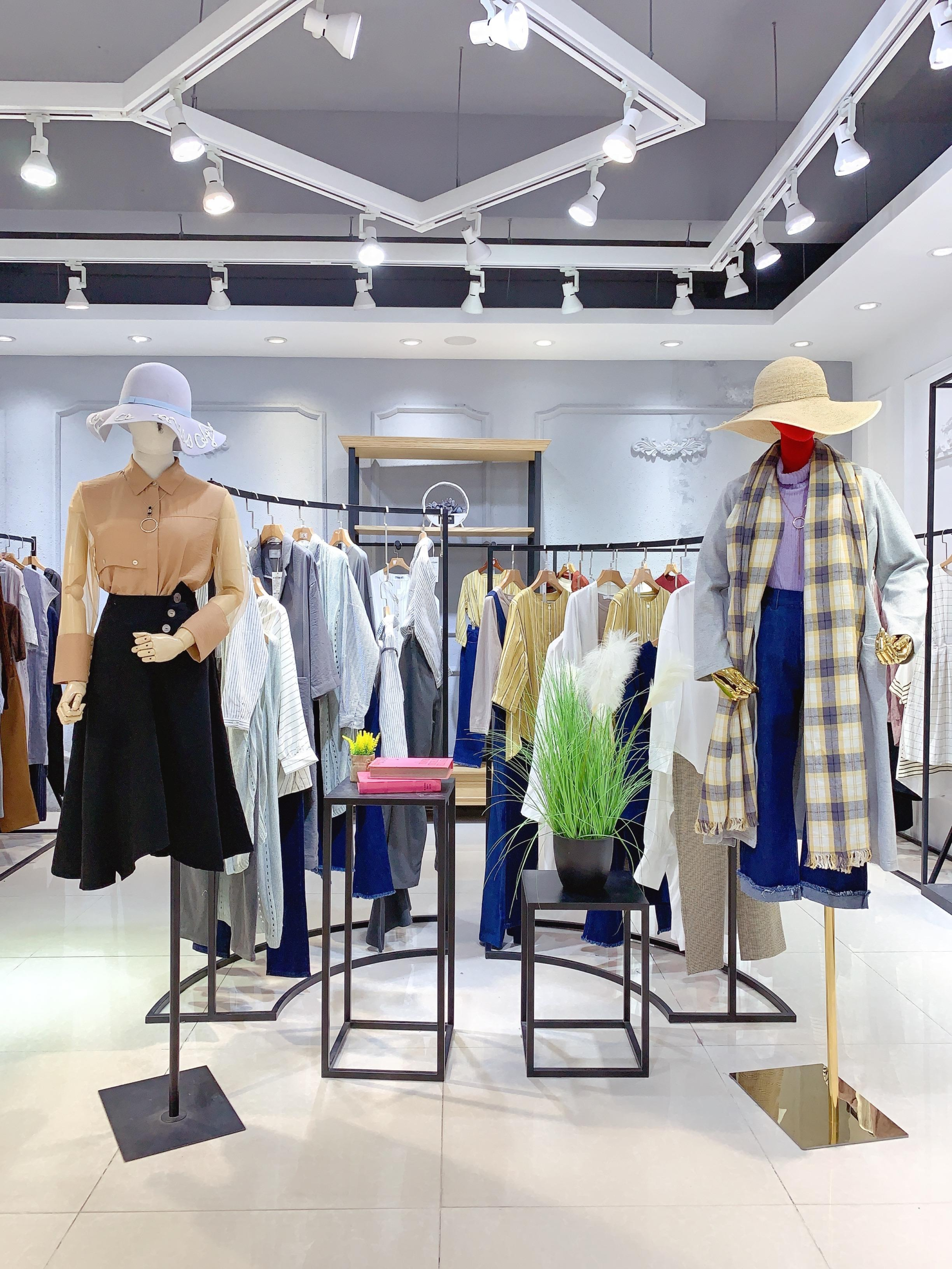 服装尾货批发平台有哪些？直播如何找到价低质优的服装尾货一手货源