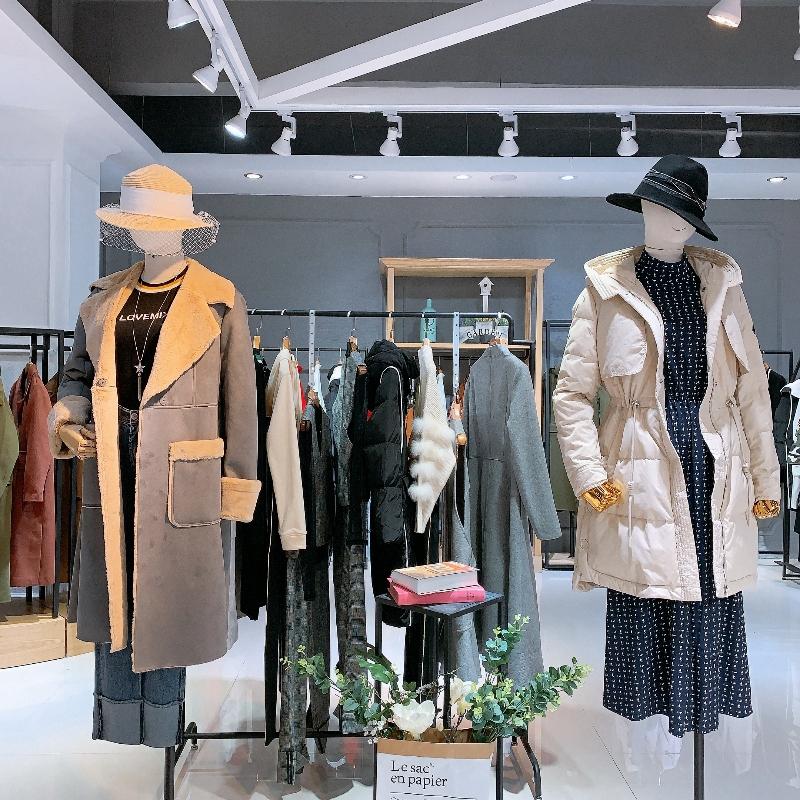 品牌折扣女装一手货源批发市场在哪里？服装库存尾货生意怎么做？