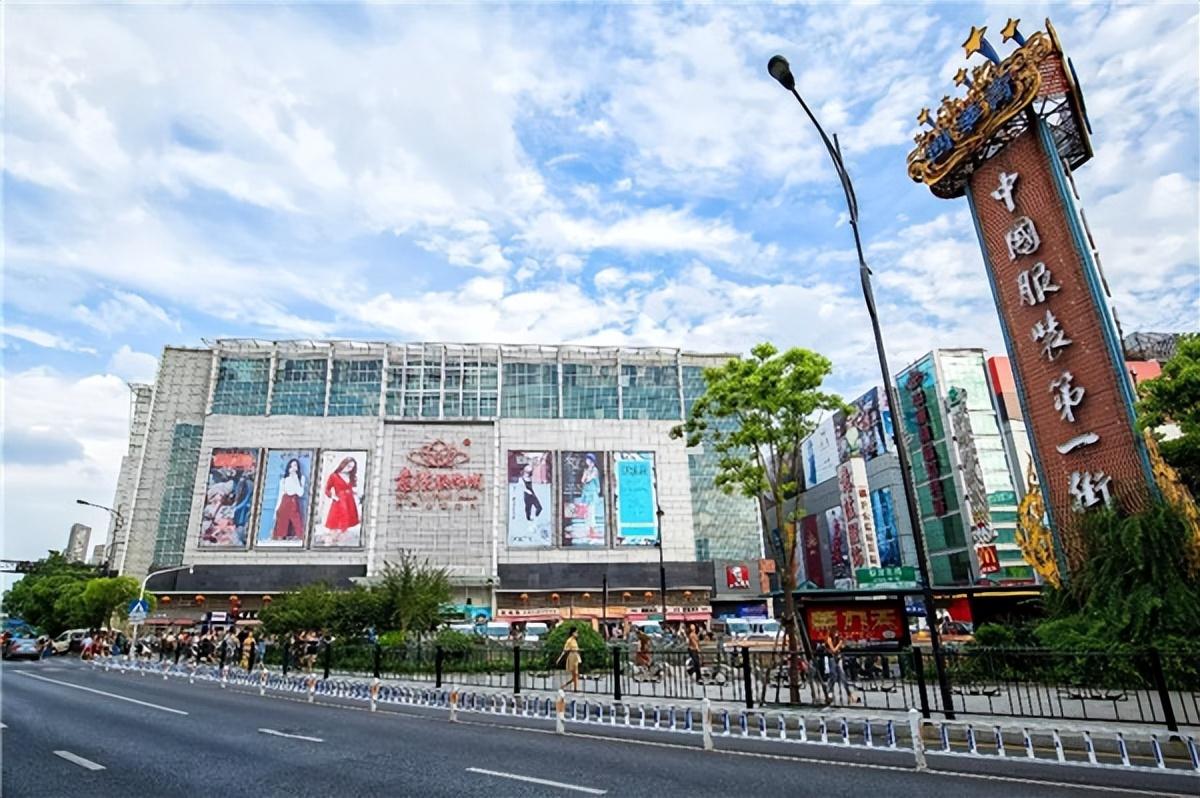 线上直播与实体店的争论：杭州四季青服装批发市场开启“禁播”潮