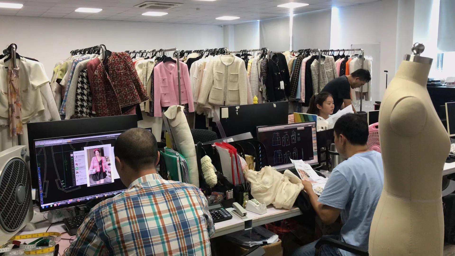 实体、网店、直播都说服装不好做！2023年服装行业如何突围？