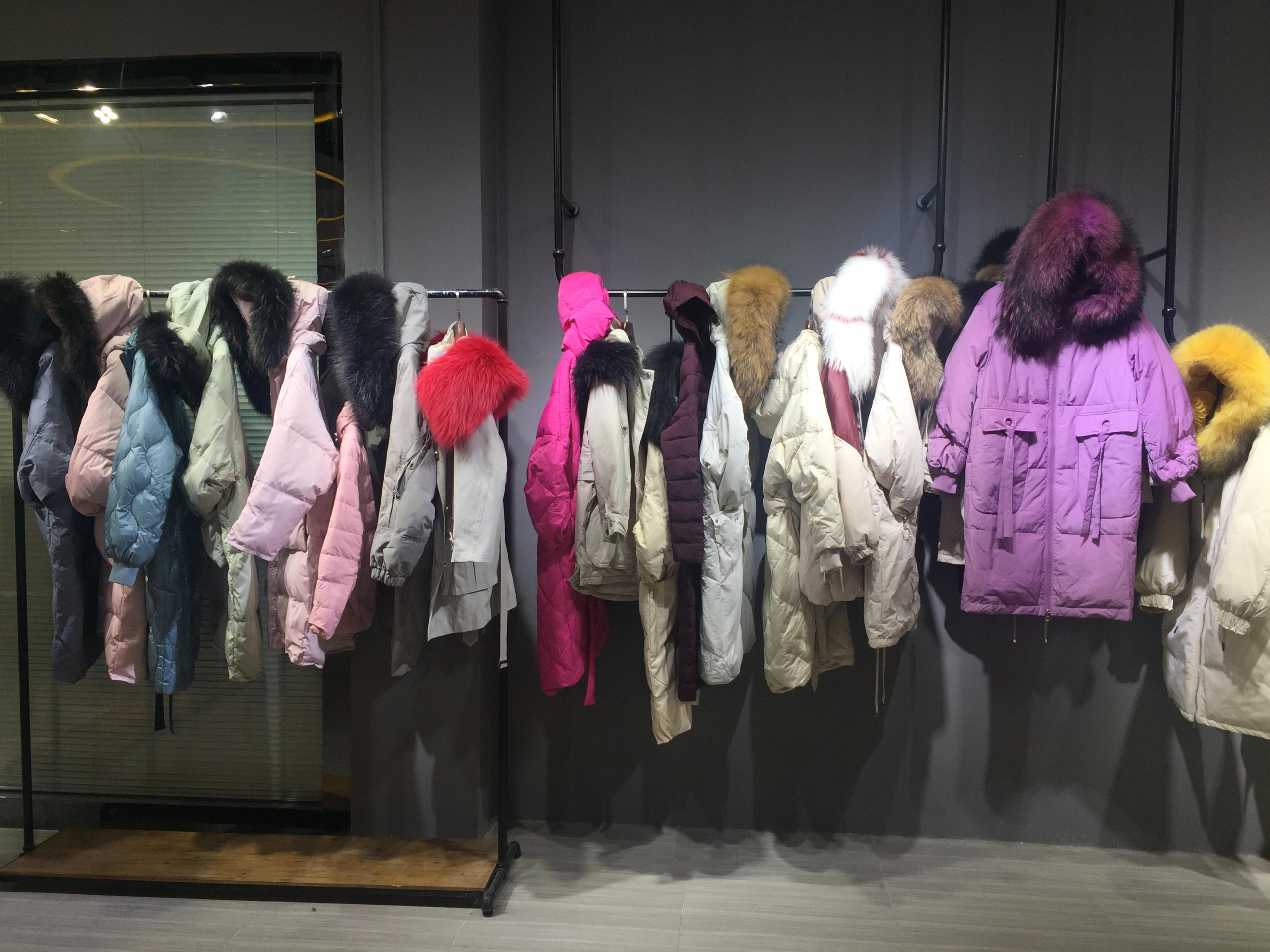 2023年女装店选址技巧分享：哪些地段不适合开女装店？