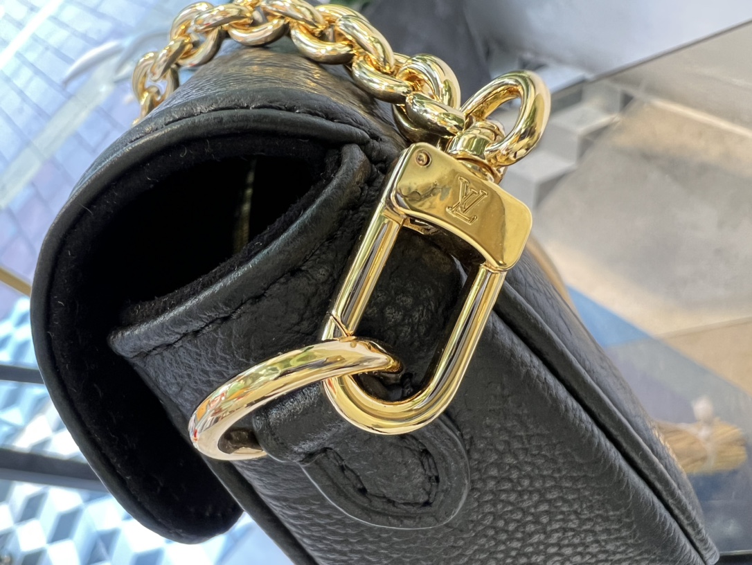 LV M82154 Wallet on Chain Ivy 手袋