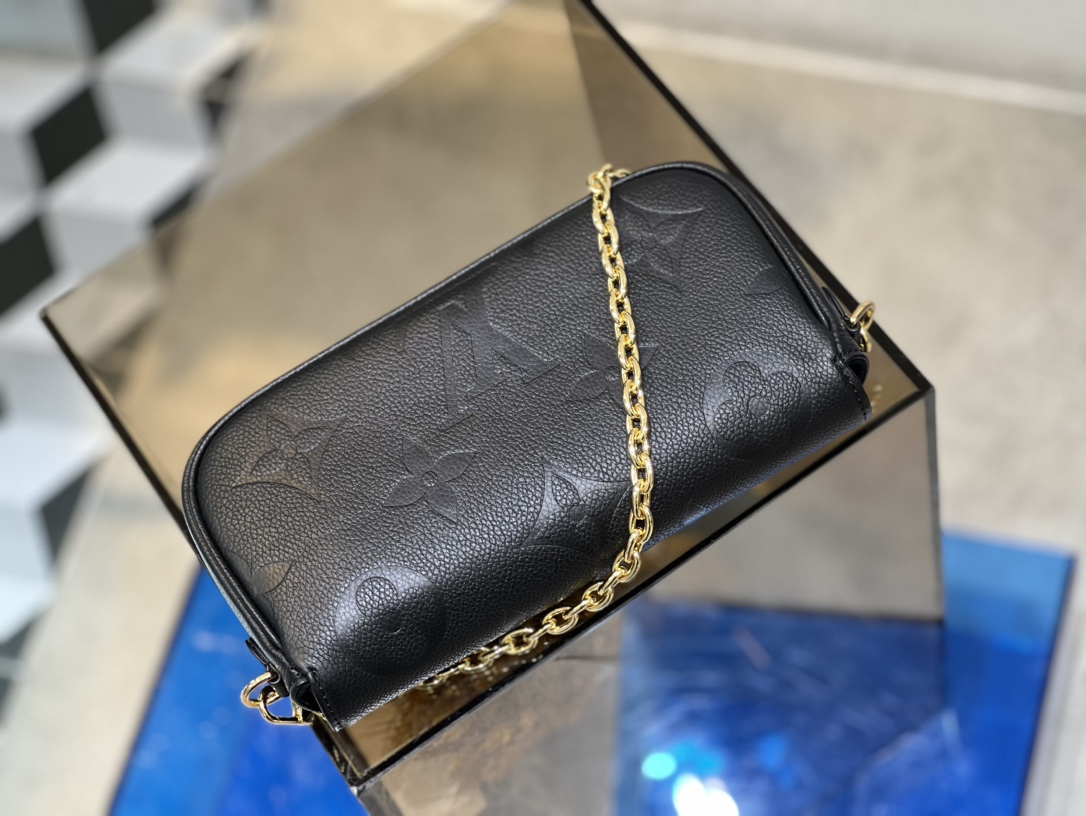 LV M82154 Wallet on Chain Ivy 手袋