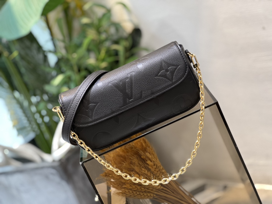 LV M82154 Wallet on Chain Ivy 手袋