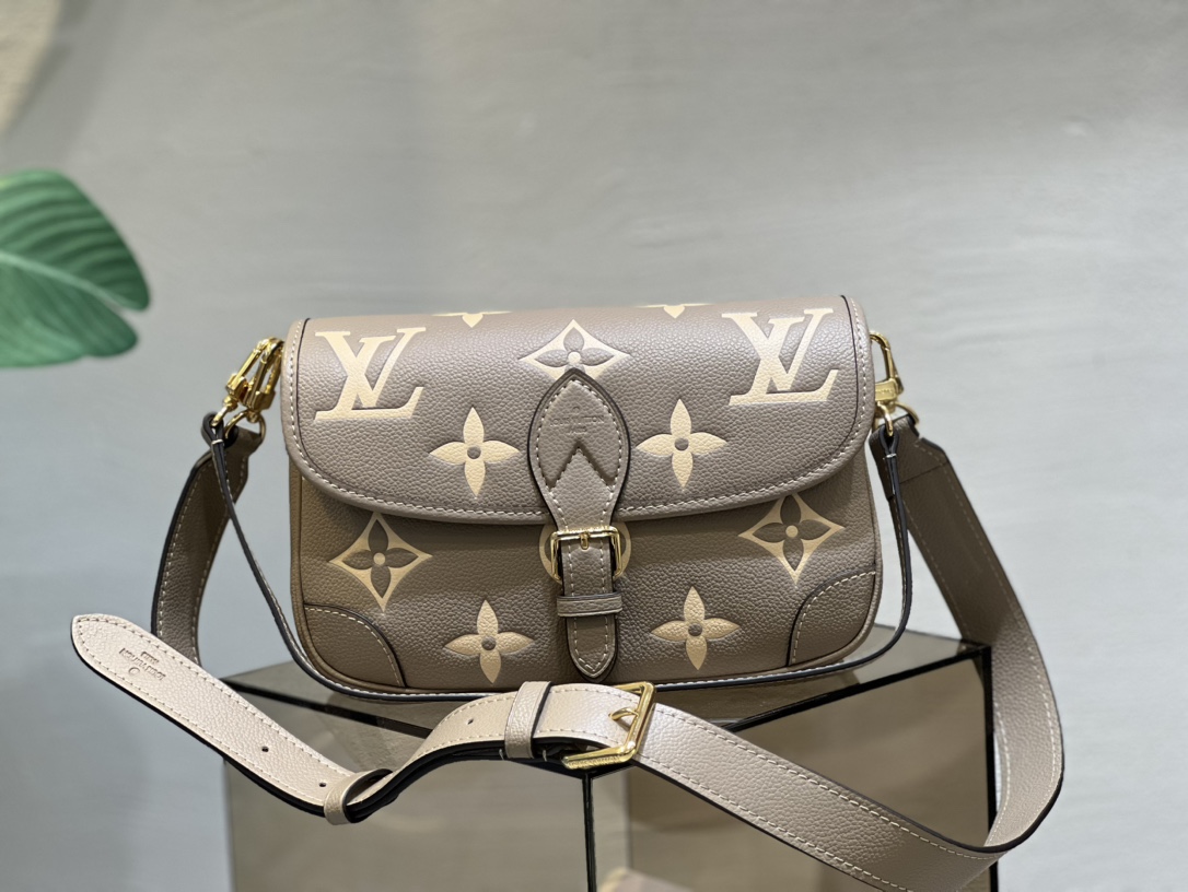 LV M46583新款 Diane 手袋，全皮法棍包系列