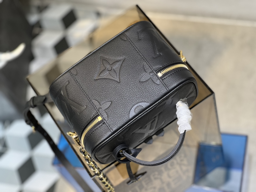 LV M45598 Vanity小号手袋