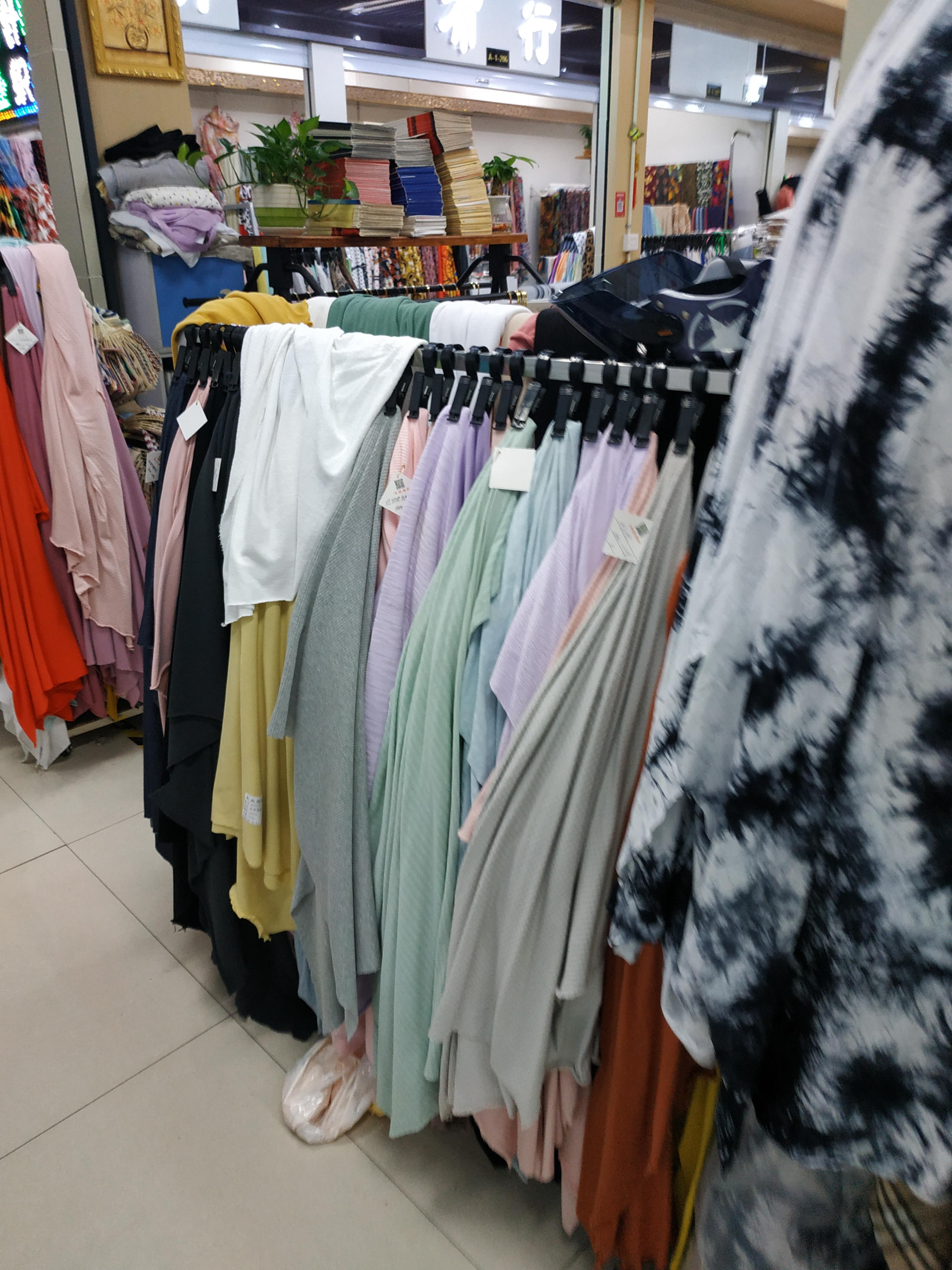 洋仔带你走进杭州东大门面料市场,看看有没有你喜欢的面料