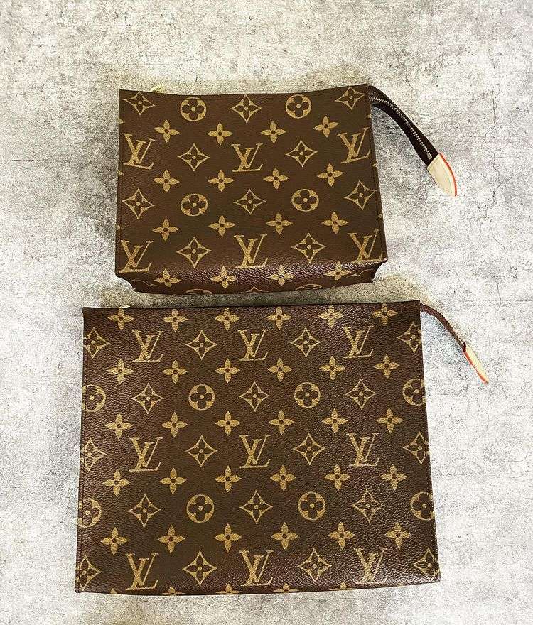 LV Toiletry 19 vs 26