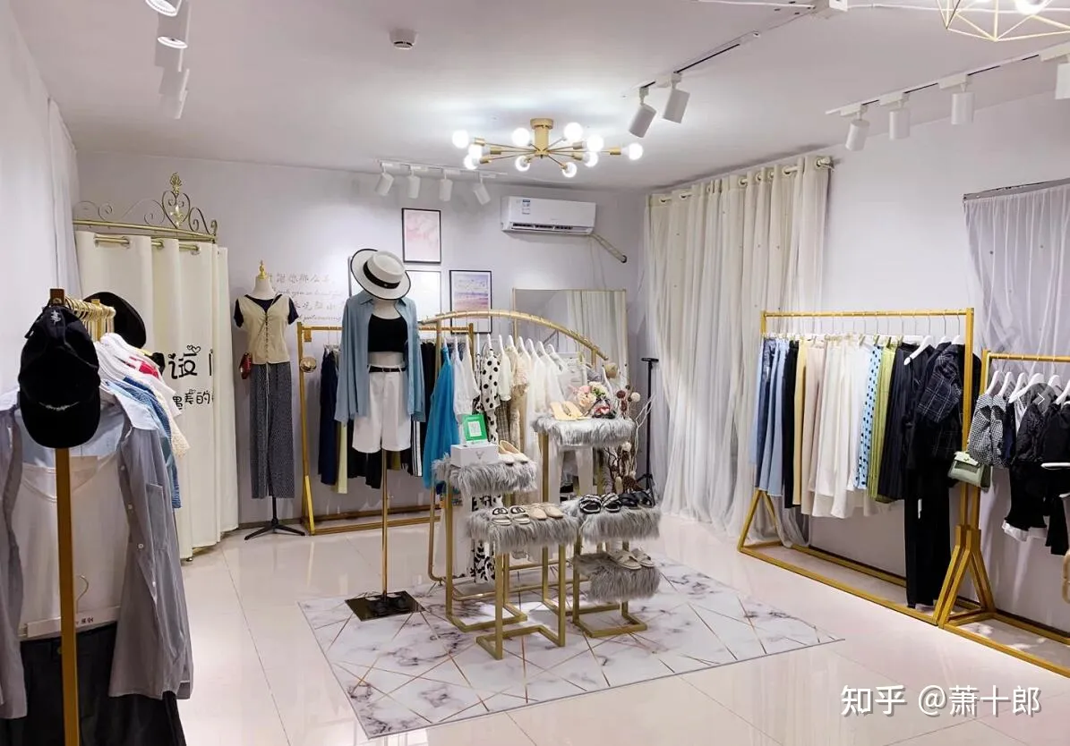 新手开一家服装工作室需要准备什么？新手开服装店去哪里拿货合适？