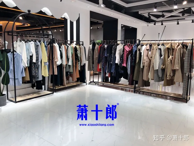 新手开服装店卖衣服怎么进货？进货比例是多少？